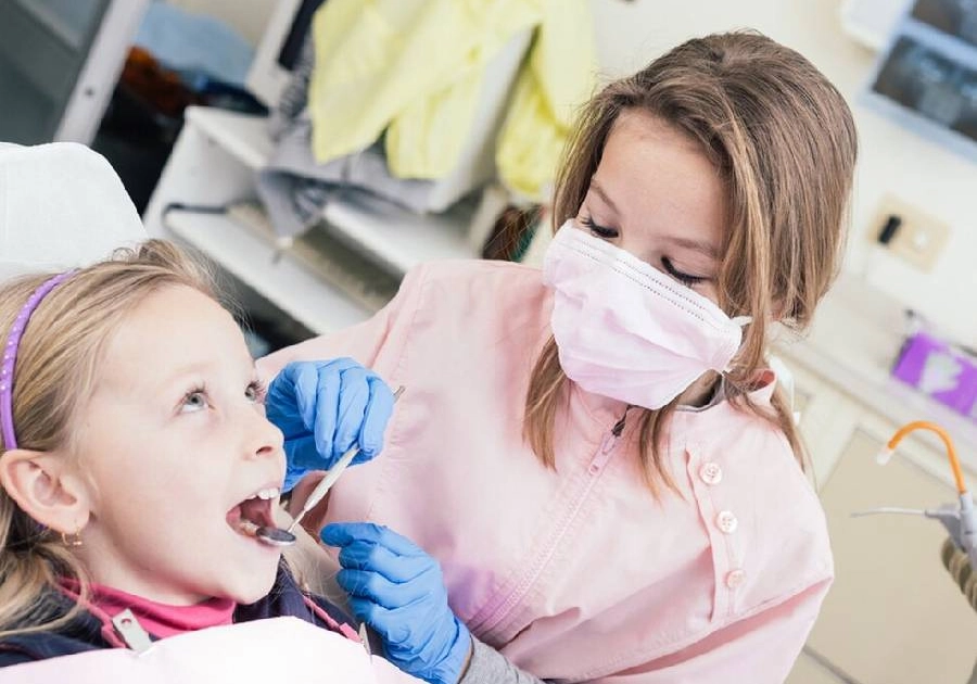 Dental examination for children at Zahnärzte Neustadt Passage in Zug